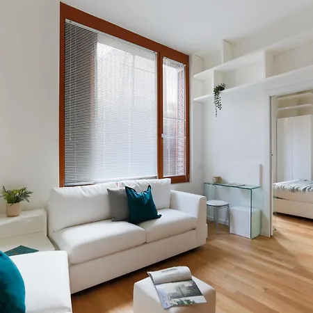The Rent - One-bedroom Near Crocetta * Milánó
